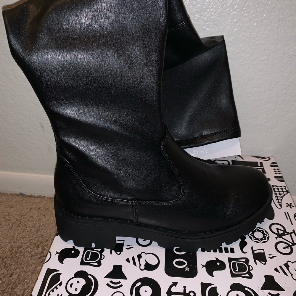 Moto boots size 5.5